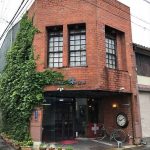 古い街の昔からのお店